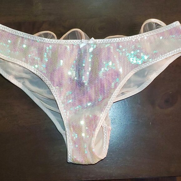Victoria's Secret Cheeky Panties. New with Tags Size Medium. - Picture 3 of 5